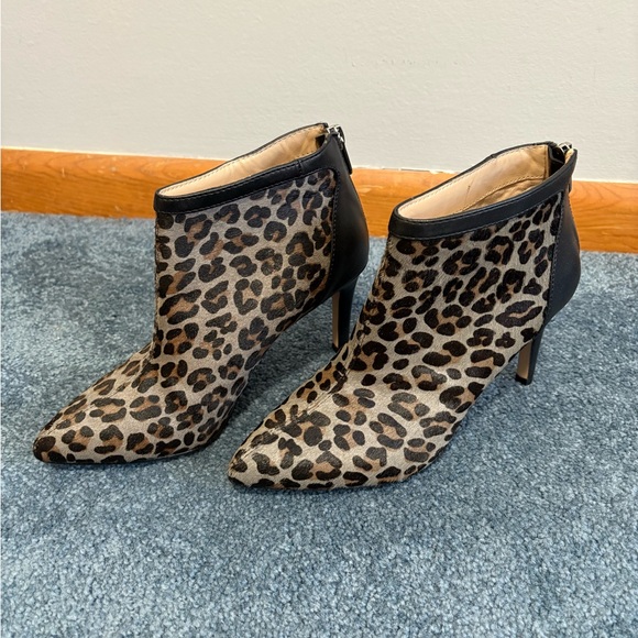 Adrienne Vittadini Pointed Toe Leopard Print Bootie - Picture 1 of 6